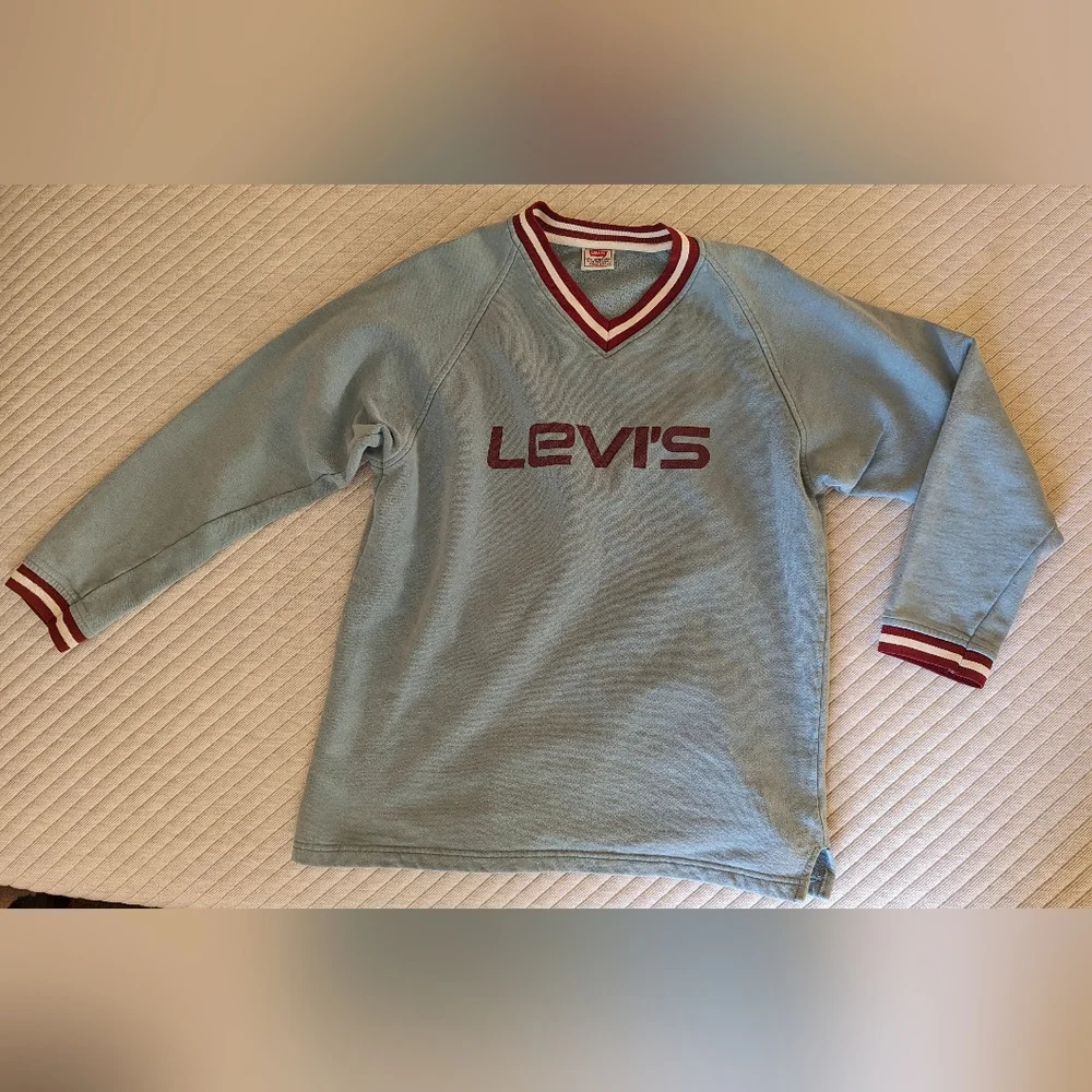 Vintage 1990s Levis Varsity Style Logo Sweatshirt Light Blue & Burgundy oversize - Picture 5 of 12